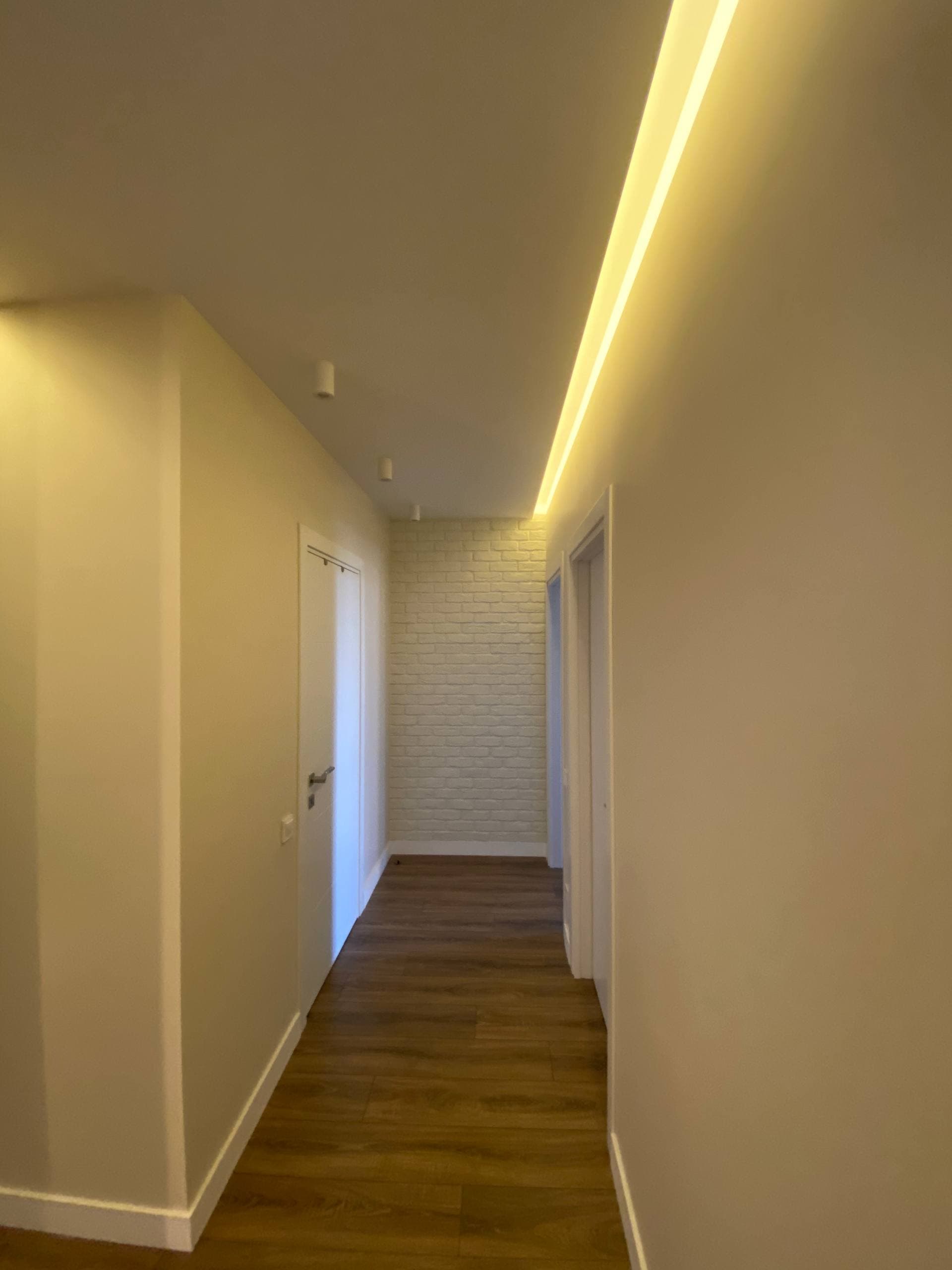 ЖК Тургенев — Коридор — световые линии